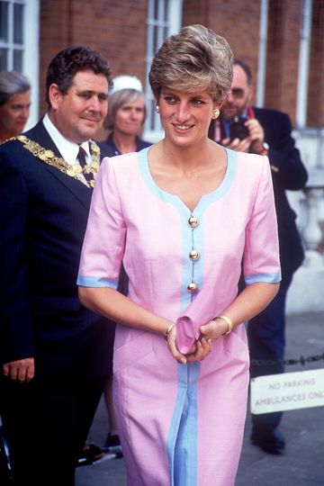 15 Princess Diana Outfits That Look So Timeless | Who What Wear