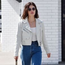 lucy-hale-anti-skinny-jeans-281154-1562715796856-square