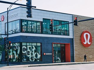 lululemon-lincoln-park-experiential-store-281177-1562799376790-main
