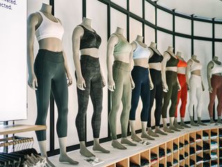 lululemon-lincoln-park-experiential-store-281177-1562800054660-main