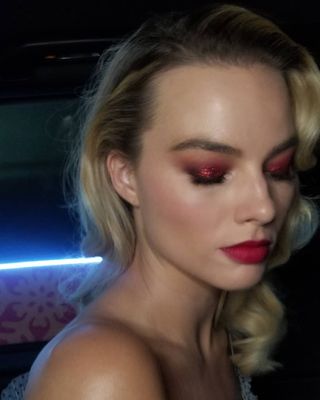 best-margot-robbie-beauty-looks-281293-1563445092073-main