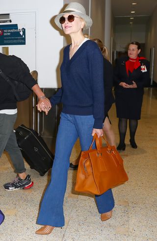 nicole-kidman-airport-outfit-281354-1563470783229-image