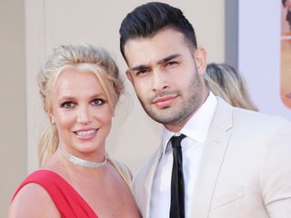 britney-spears-engagement-ring-281463-1563911139432-main