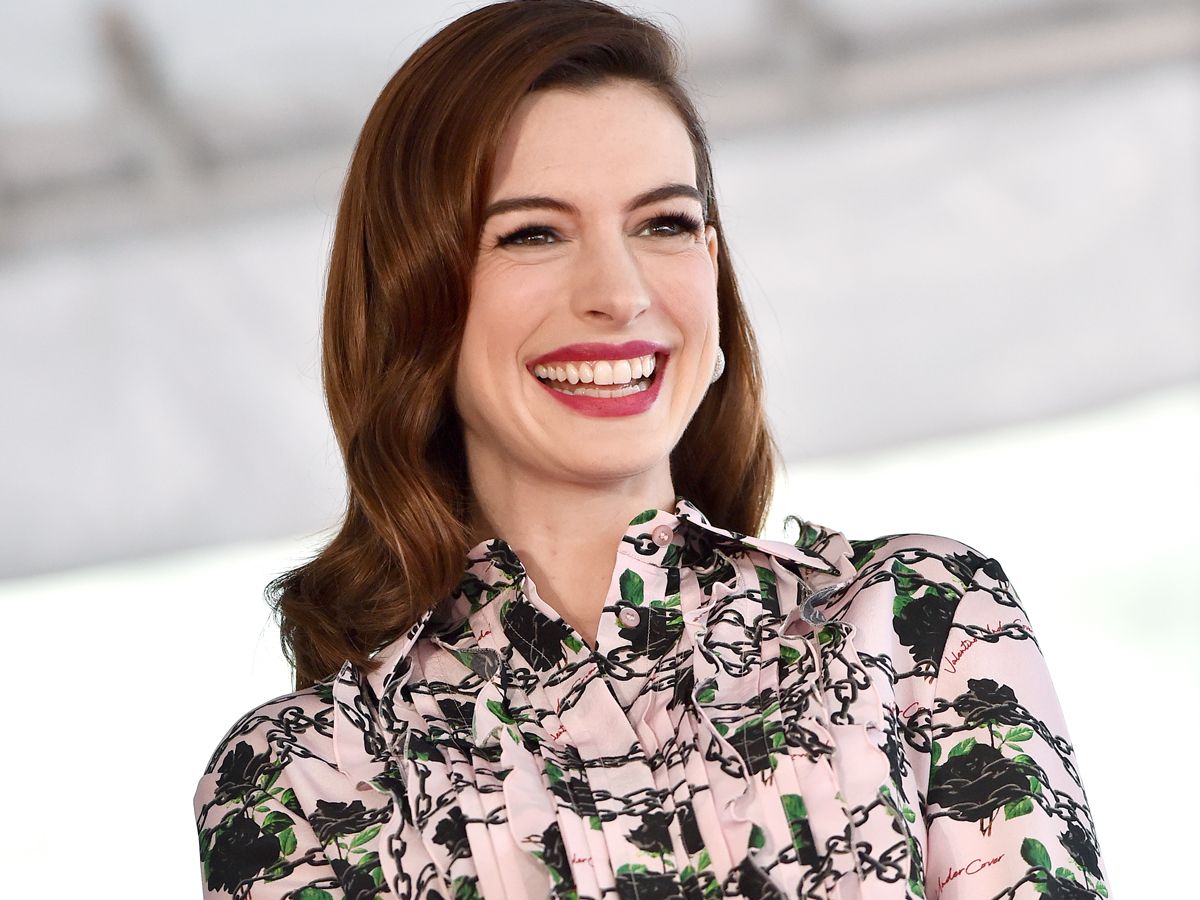 Anne Hathaway Announced Her Pregnancy in the Chillest Way | Who What Wear