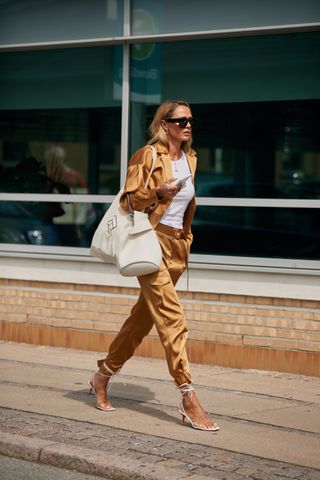 copenhagen-fashion-week-street-style-spring-2020-281696-1565533409237-image