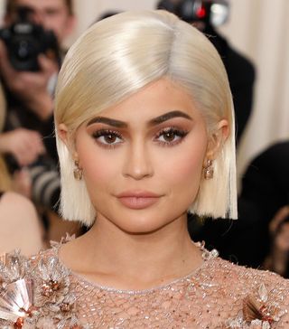 kylie-jenner-birthday-beauty-look-281715-1565189575717-main