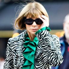 anna-wintour-outfit-tips-281845-1565746676969-square