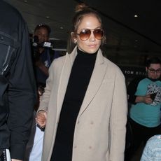 celebrity-airport-outfit-shopping-281867-1566414690589-square