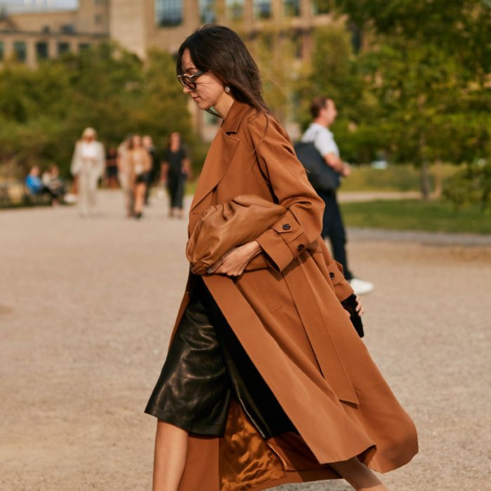 How to wear a patent trench coat – Best leather trench coats to