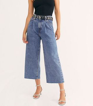 Levi's + Ribcage Pleated Crop Jeans