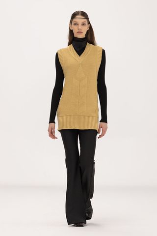 fall-sweater-trends-282087-1629750155488-image