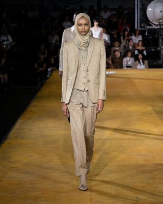 burberry-runway-show-ss20-282406-1568762613535-image