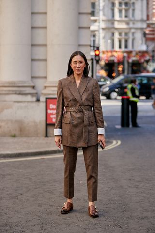 london-fashion-week-street-style-spring-2020-282504-1568657862761-image