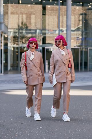 london-fashion-week-street-style-spring-2020-282504-1568657885329-image