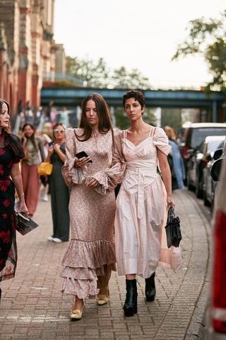 london-fashion-week-street-style-spring-2020-282504-1568759024859-image