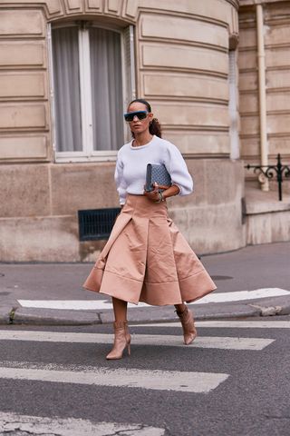 paris-fashion-week-street-style-spring-2020-282735-1569609287502-image