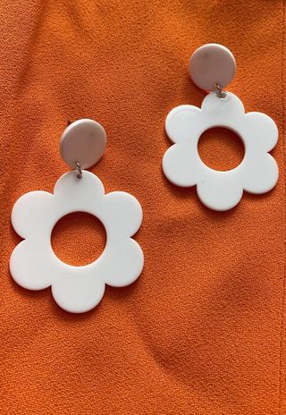 Etsy + Mod Daisy Flower Earrings Plastic 60's Mary Quant Style