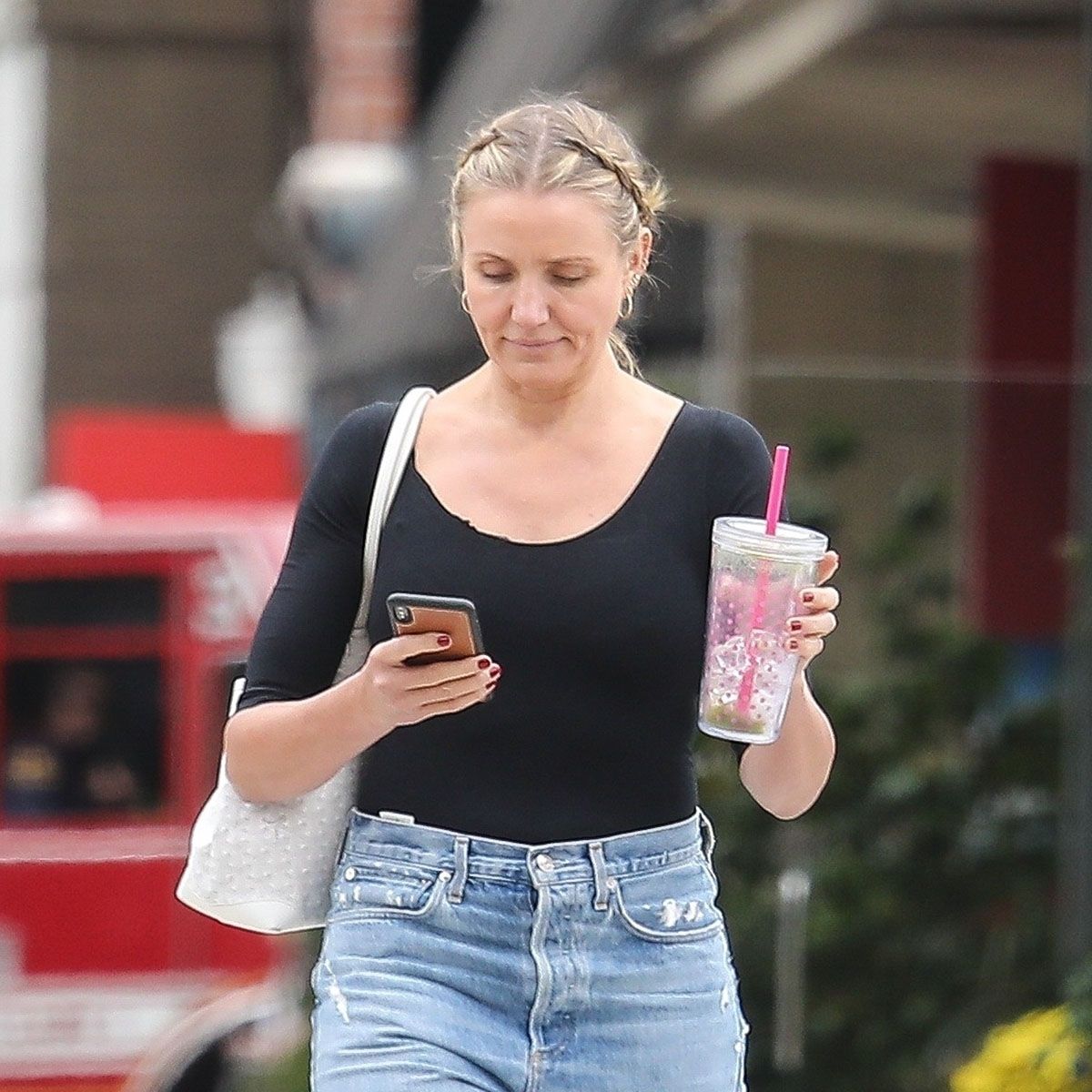 Cameron Diaz Wore Best-Selling Agolde Jeans With Flip-Flops | Who What Wear