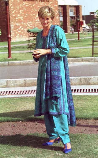 kate-middleton-pakistan-outfits-283125-1571173223093-image