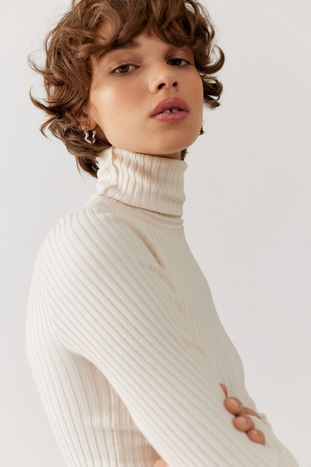 The 12 Best Turtlenecks For Women And How To Style Them Who What Wear