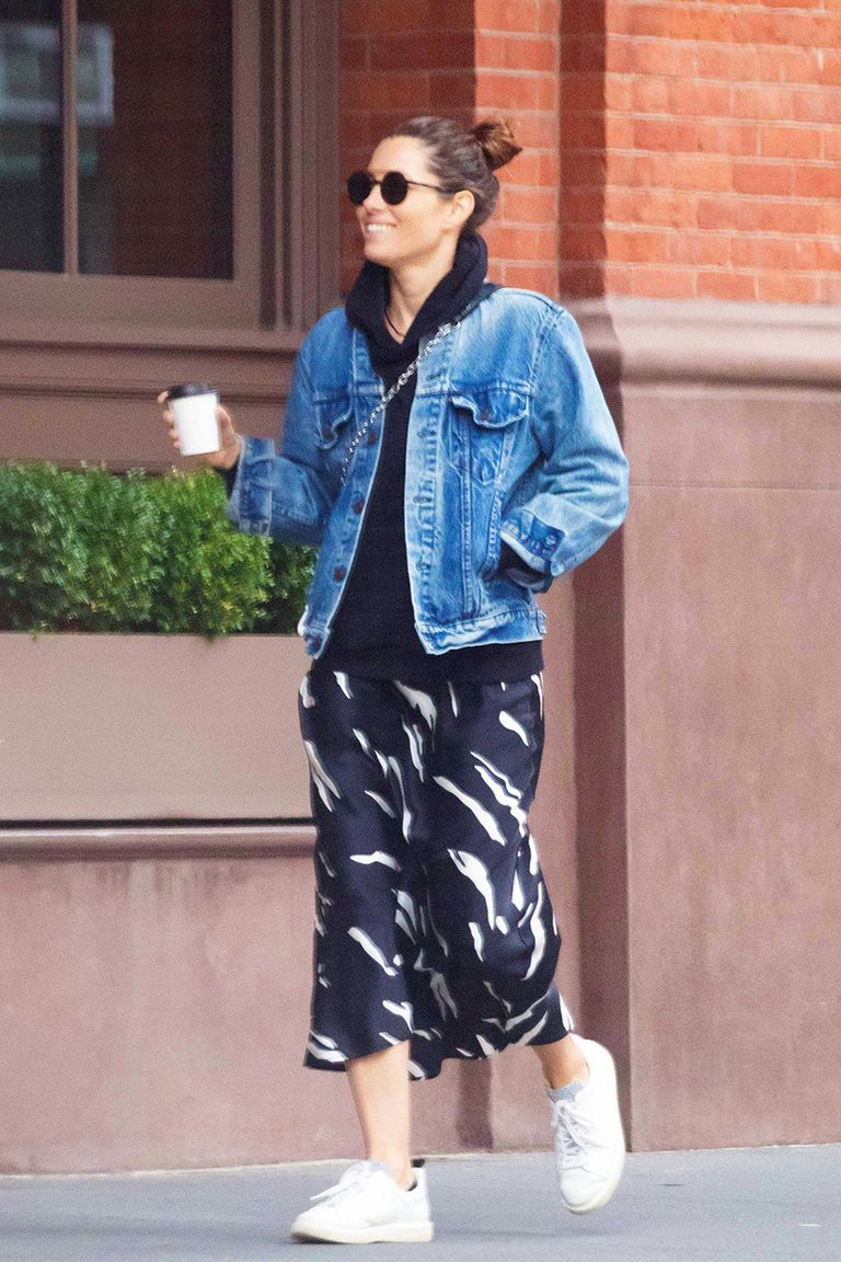 How to Wear White Sneakers for Fall Like Jessica Biel | Who What Wear