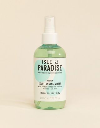 Isle of Paradise + Self Tanning Water in Medium 200ml