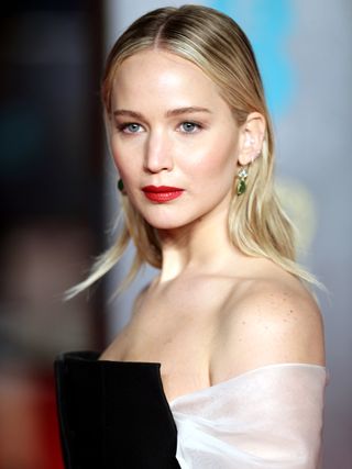 jennifer-lawrence-skincare-283463-1572454566855-main