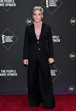 peoples-choice-awards-red-carpet-2019-283661-1573435779844-main