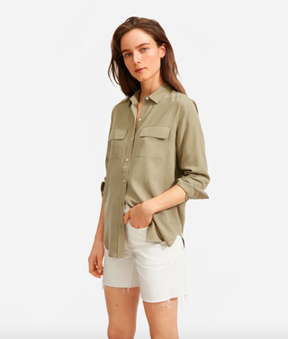 Everlane + Washable Silk Relaxed Shirt in Covert Green