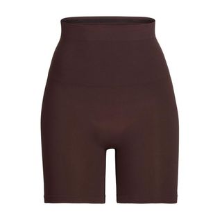 Skims + Core Control Shorts Mid-Thigh in Cocoa