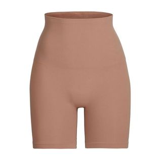 Skims + Core Control Shorts Mid-Thigh in Sienna