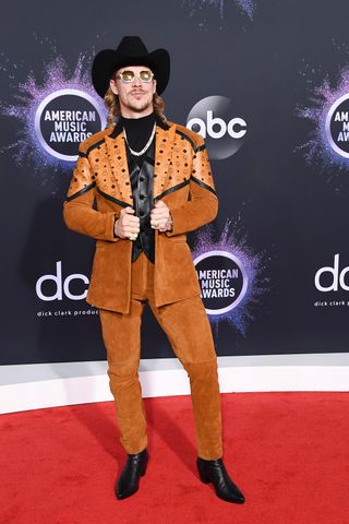american-music-awards-red-carpet-2019-284002-1574638518451-image