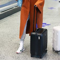 what-not-to-wear-to-airports-284039-1574718734358-square