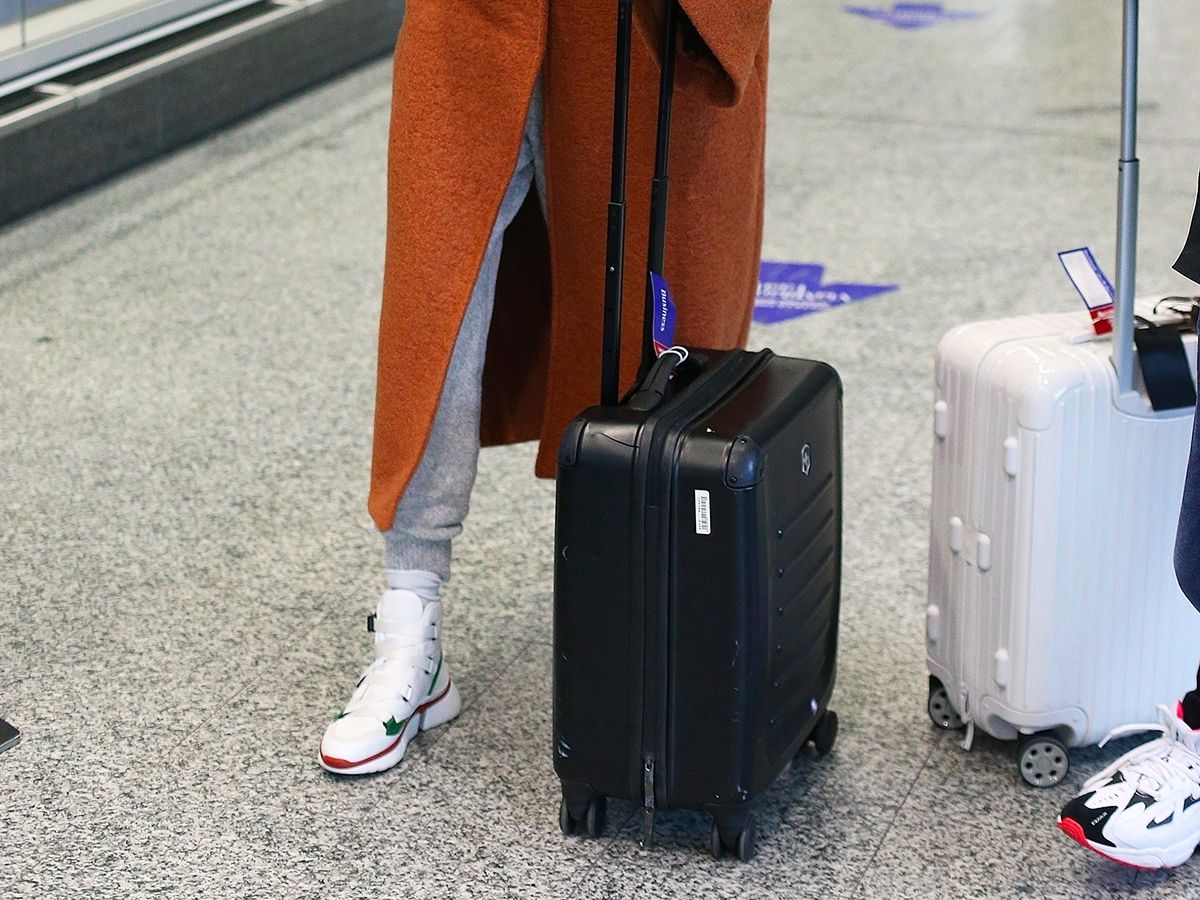 7 Things a Germaphobe Would Never Wear to the Airport Who What Wear