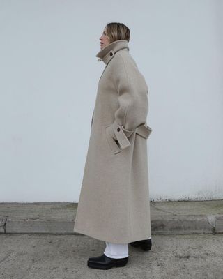 coats-and-boot-outfits-284118-1669136500901-main