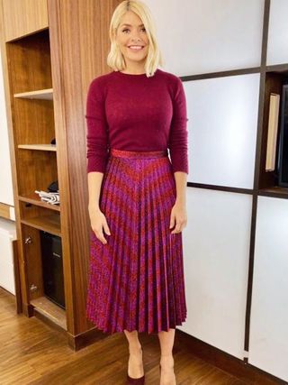 holly-willoughby-highstreet-knitwear-284139-1575373210313-image