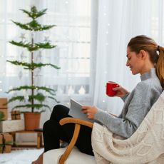 mindfulness-tips-for-the-holidays-284321-1576041128174-square