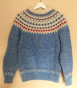 Vintage + Hand Knit Fair Isle / Lopi Style Sweater Jumper in Blue, Navy and White with Diamond Pattern