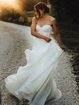 how-to-find-a-wedding-dress-284397-1576847385826-image