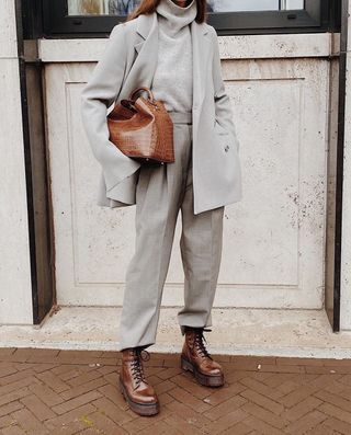 how-to-wear-a-suit-in-winter-284414-1576171310279-image