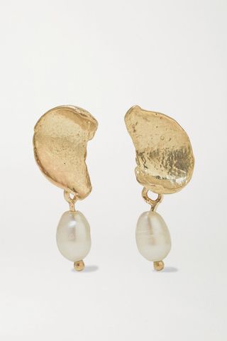 Wwake + + Net Sustain Dewdrop Gold Pearl Earrings