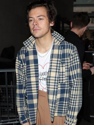 harry-styles-outfits-284578-1576754959815-image