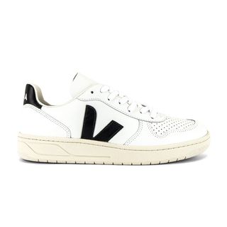Veja + V-10 Sneaker in Extra White & Black