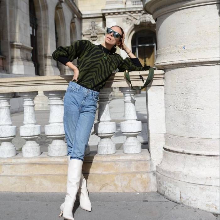 White jeans with knee high outlet boots