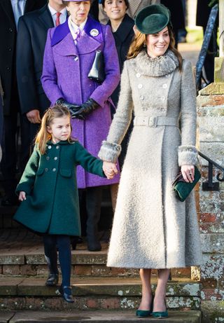 pippa-and-kate-middleton-winter-trends-284699-1578341316615-image