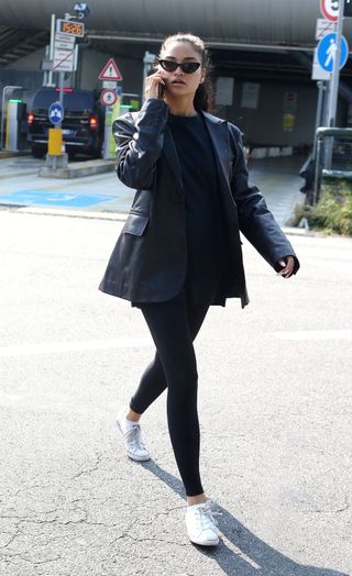 celebrity-legging-and-sneaker-outfits-284960-1579477856459-main
