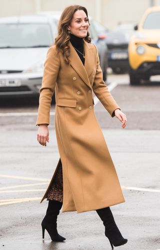 kate-middleton-leopard-print-skirt-285009-1579708017307-image