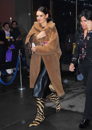 celebrity-coat-outfits-285117-1580137774913-image