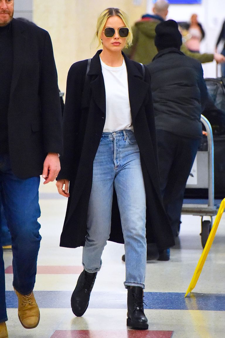 Margot Robbie Wore Rigid Jeans for a Flight | Who What Wear