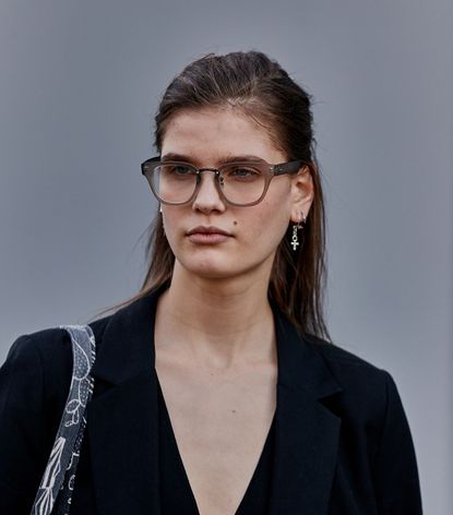 13 Hairstyles for Women That Wear Glasses | Who What Wear